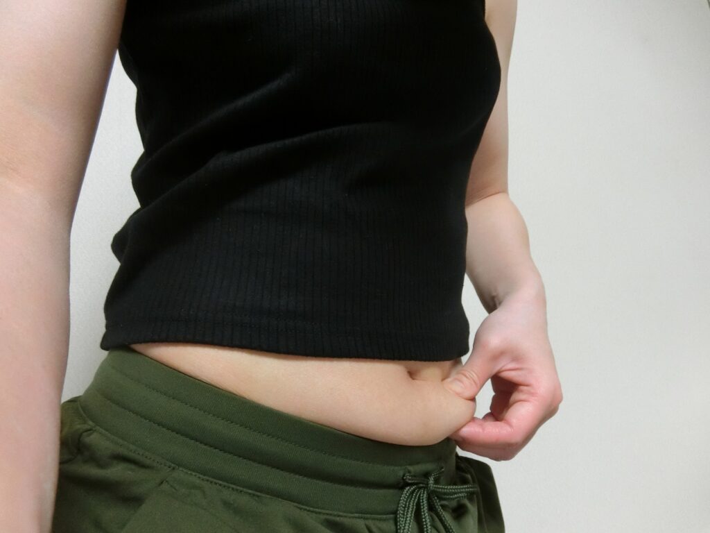 ポッコリお腹が気になる女性
